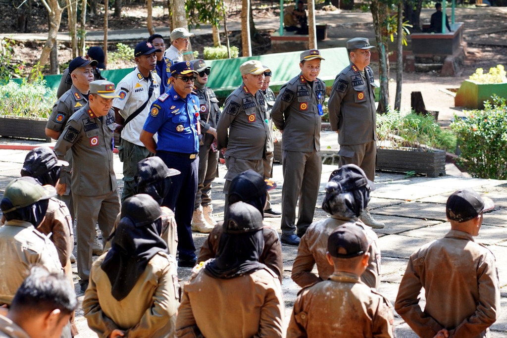 Satpol PP Banjar Lantik 30 Personel P3K menjadi anggota Satpol PP Kab. Banjar lewat prosesi pembaretan