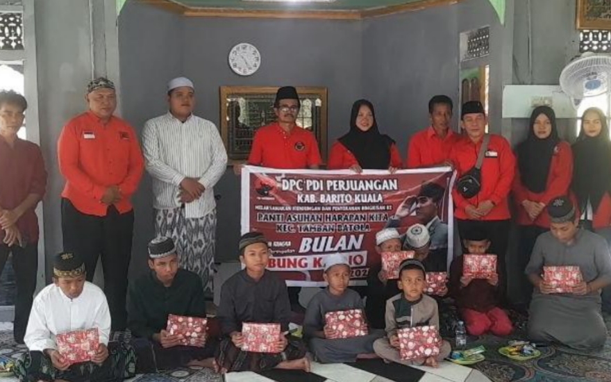Implementasi semangat Proklamator, DPC PDI Perjuangan Batola berbagi kasih ke anak yatim
