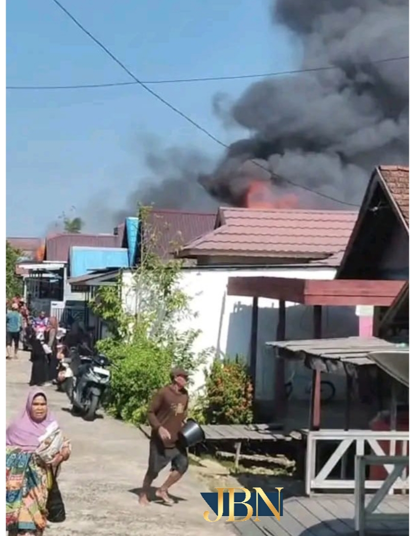 Api melalap 10 bangunan di Desa Muara Pulau, diduga dipicu korsleting listrik