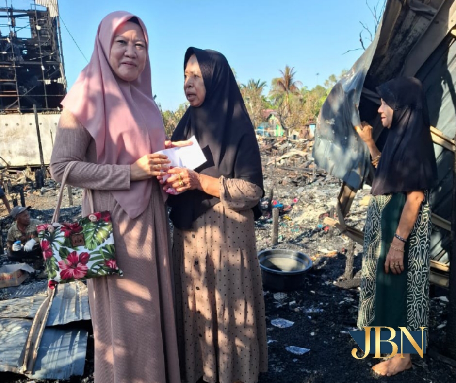 Musibah kebakaran landa 2 desa di Tabukan, anggota DPRD Halimah sampaikan bantuan langsung
