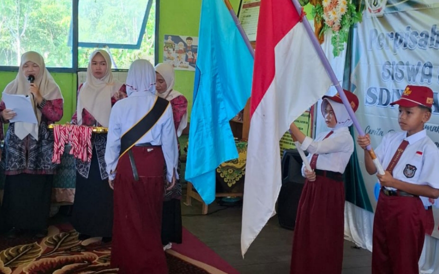 Anggota DPRD Batola hadiri perpisahan siswa SD dan tinjau pembangunan jalan