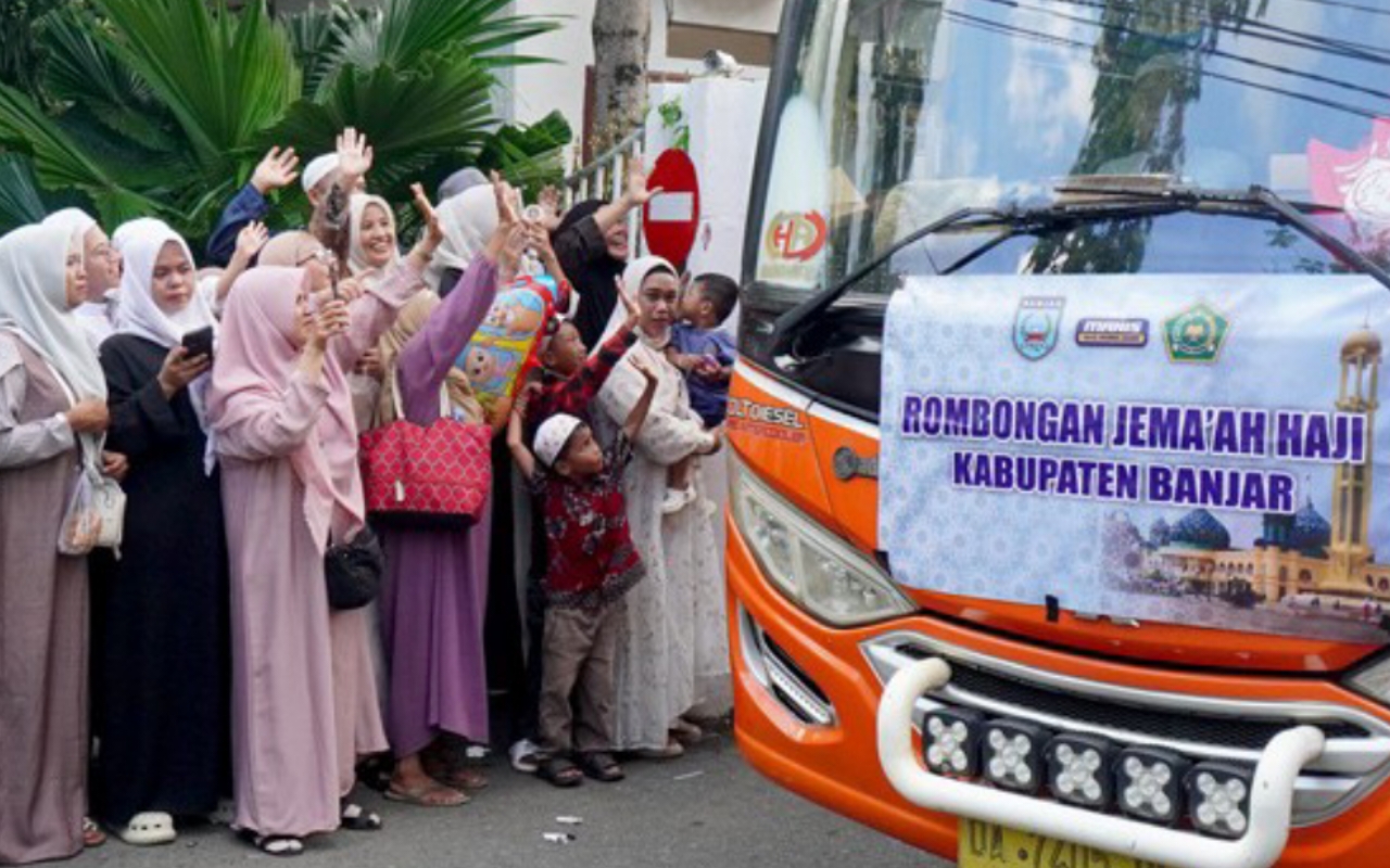 Suasana haru warnai pelepasan 360 jemaah calon haji Kloter 02 Kabupaten Banjar