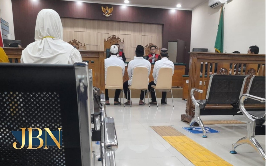 Kasus pencurian sawit: Tiga terdakwa divonis 6 bulan penjara, lebih ringan dari tuntutan jaksa